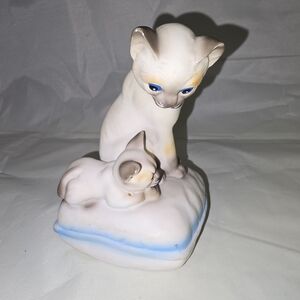 vintage Seymour Mann Siamese cat and kitten music box